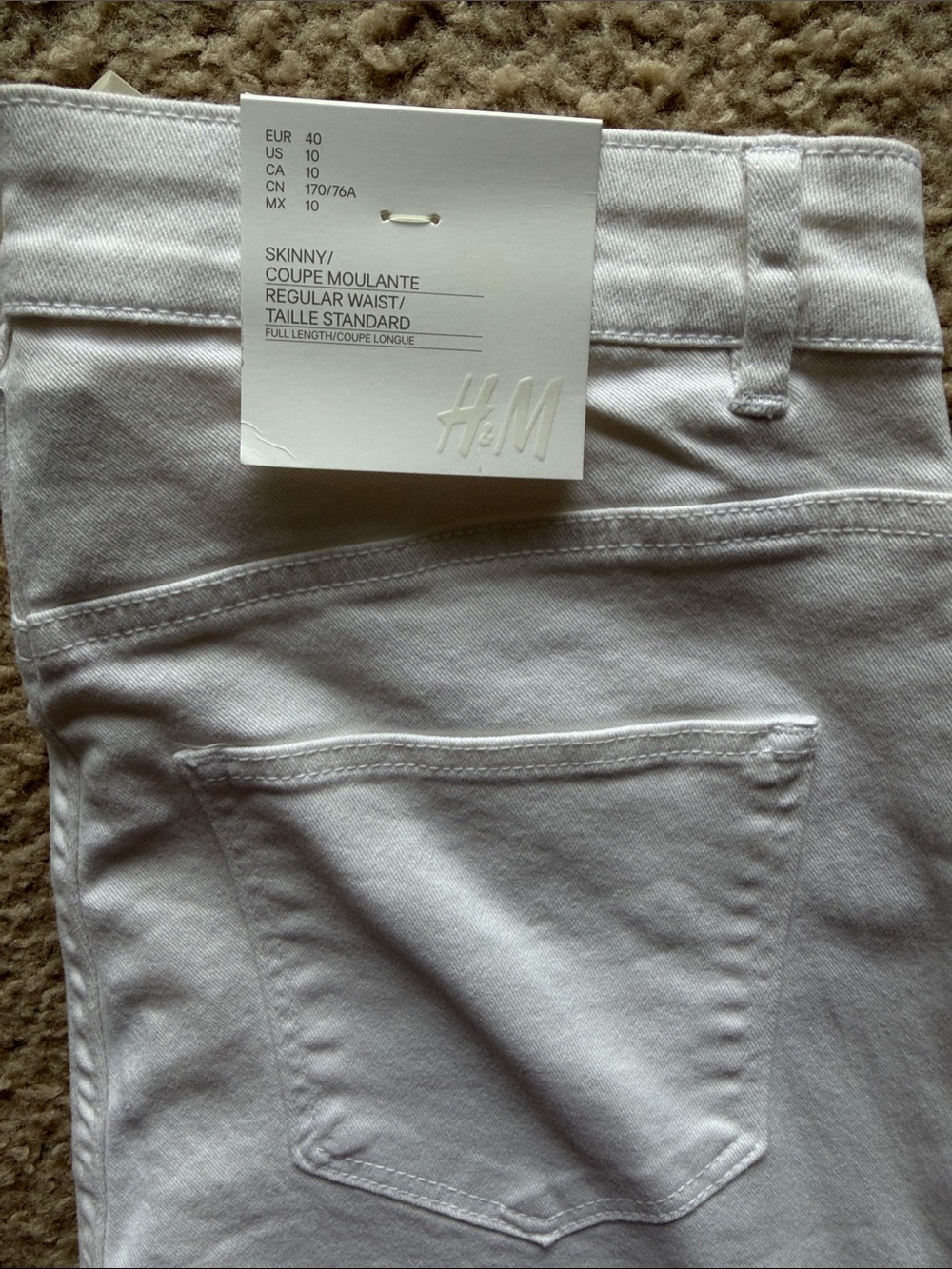 NEW- Women H&M White Skinny Jeans with Classic Back Pocket